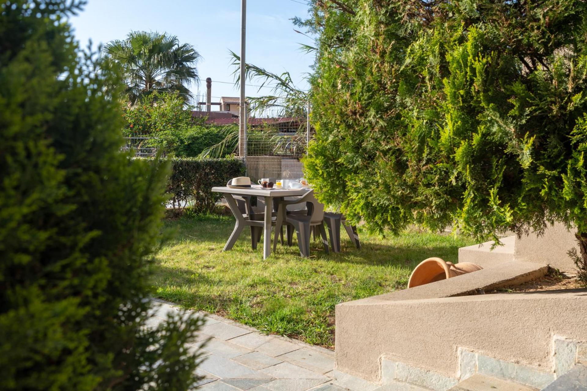 Elio A 1Bdr Apt With Garden 1 Min From The Beach By Hospi Heraklion  Exterior photo